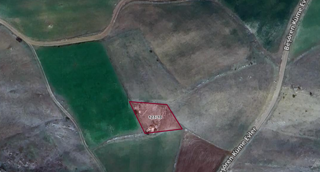 TOKAT MERKEZ BEŞÖREN  KÖYÜNDE  639  M² TARLA  SATILIKTIR